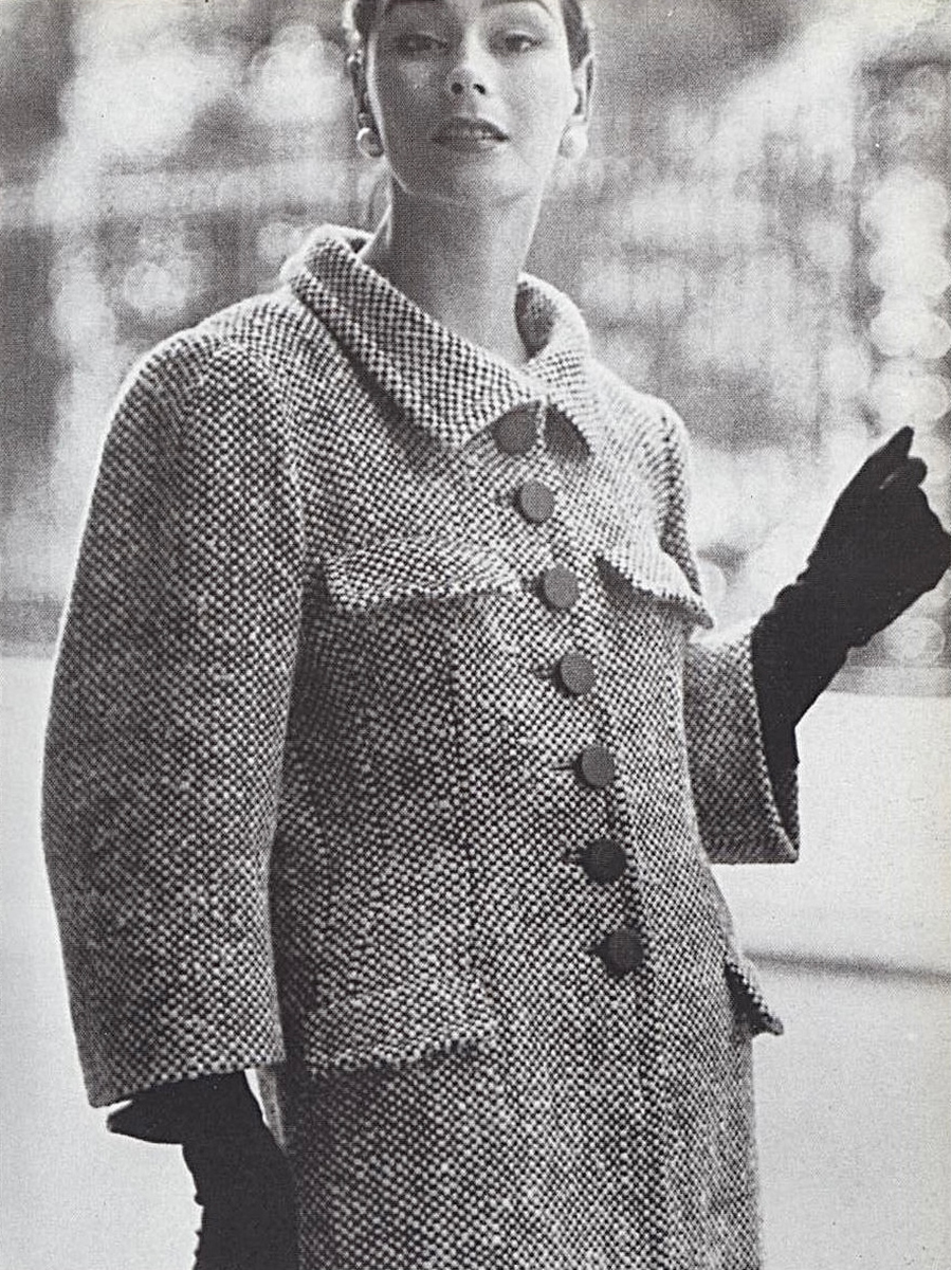 FALL 1953 BALENCIAGA Magazine : BALENCIAGA assouline book<br>Photo : Rawlings<br>Mannequin : Anne Gunning