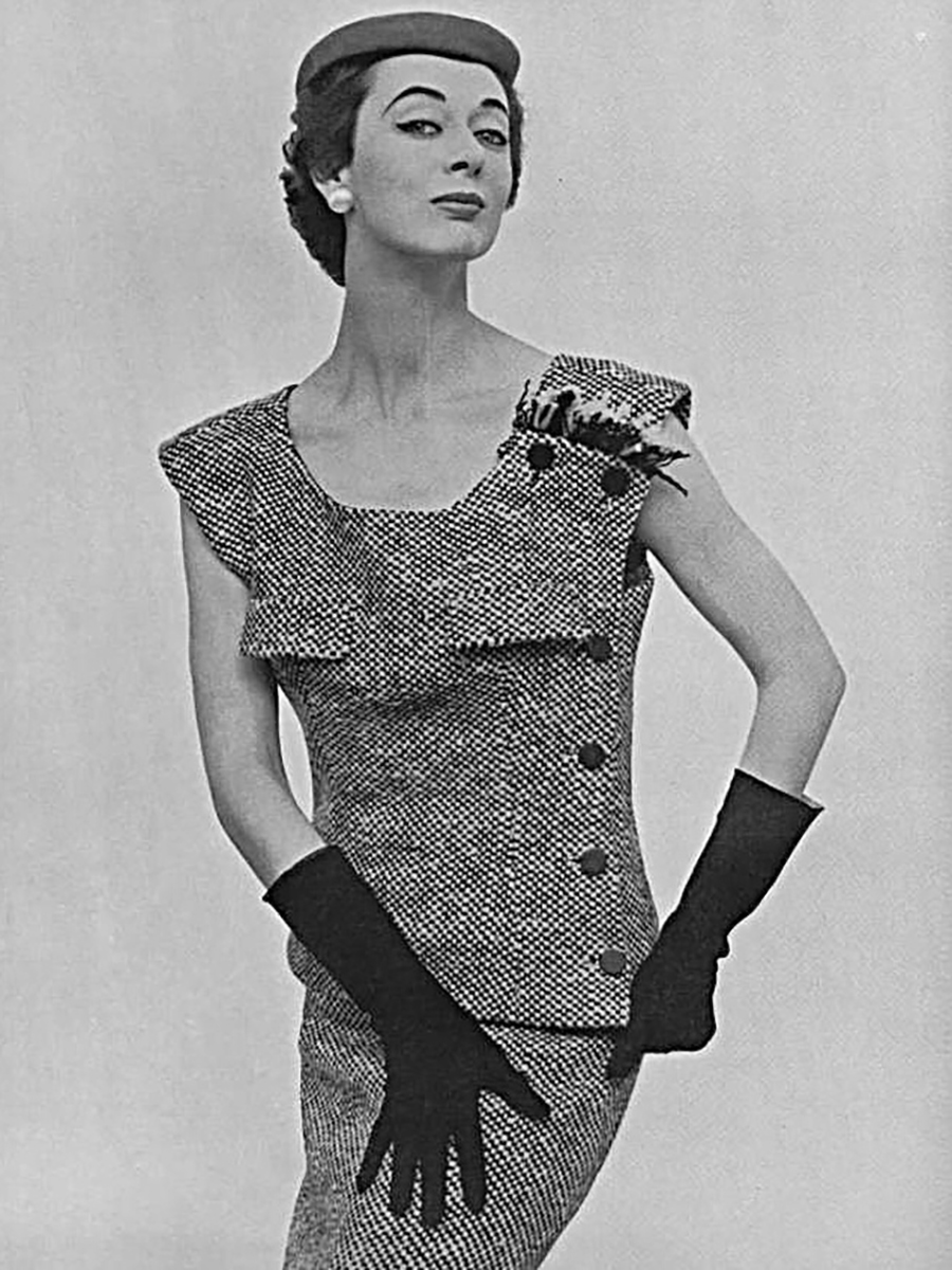 FALL 1953 BALENCIAGA Magazine : L’OFFICIEL DE LA COUTURE ET DE LA MODE 1953 NO.377-378<br>Photo : Potier<br>Mannequin : Anne Gunning